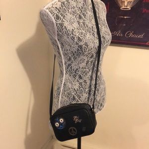 Express crossbody bag